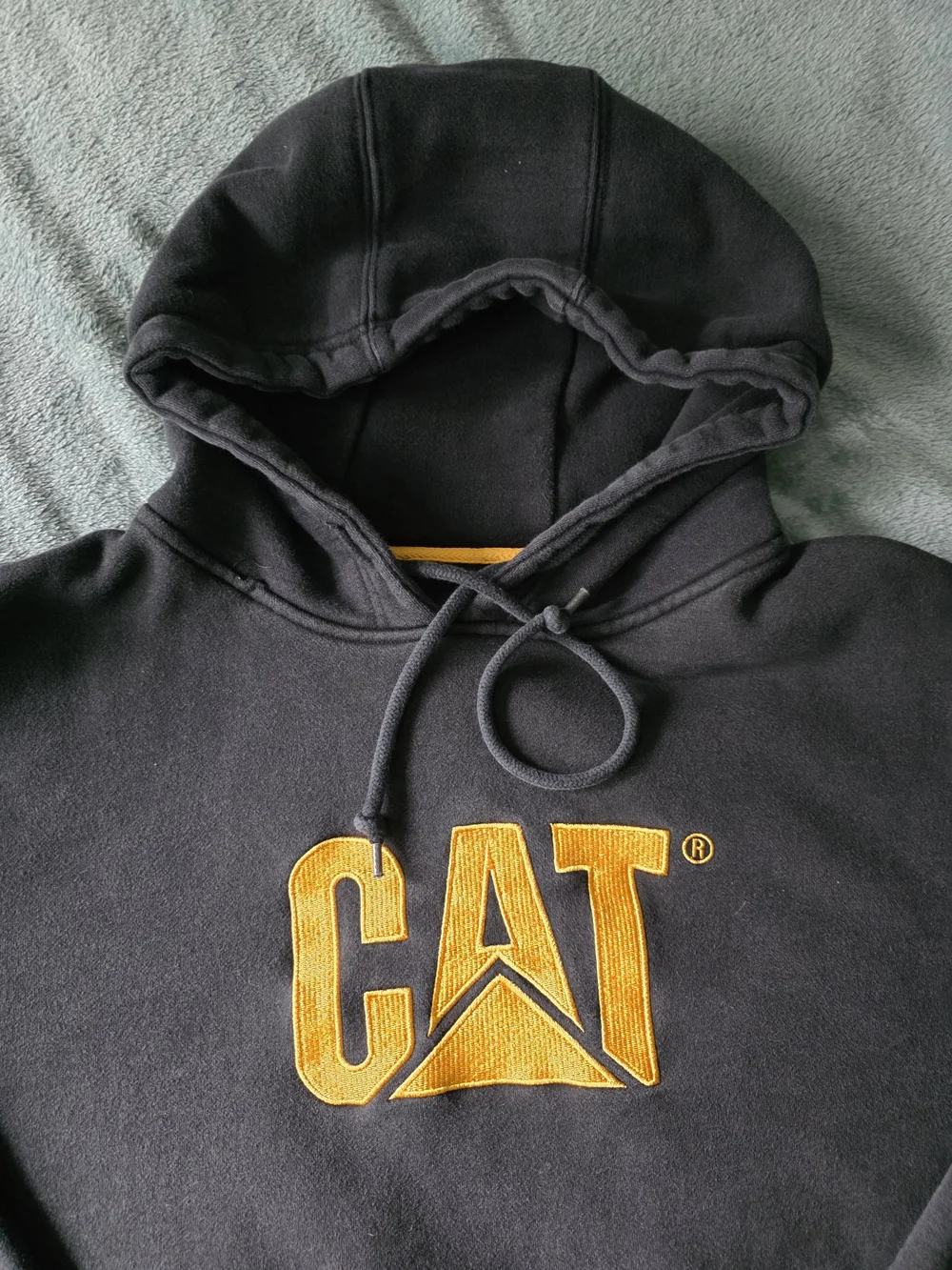 Caterpillar hoodie bold